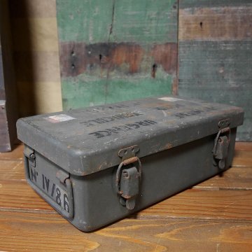フランス軍 ファーストエイド メタルボックス ミリタリー インテリア 収納 救急箱　アンティーク雑貨の画像