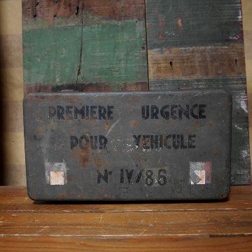 フランス軍 ファーストエイド メタルボックス ミリタリー インテリア 収納 救急箱　アンティーク雑貨の画像