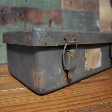 フランス軍 ファーストエイド メタルボックス ミリタリー インテリア 収納 救急箱　アンティーク雑貨の画像