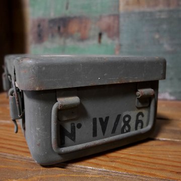 フランス軍 ファーストエイド メタルボックス ミリタリー インテリア 収納 救急箱　アンティーク雑貨の画像
