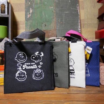 スヌーピー ランチバッグ Sサイズ お弁当入れ 保温 保冷 ランチトート SNOOPY 手提げバッグ PEANUTS かばんの画像