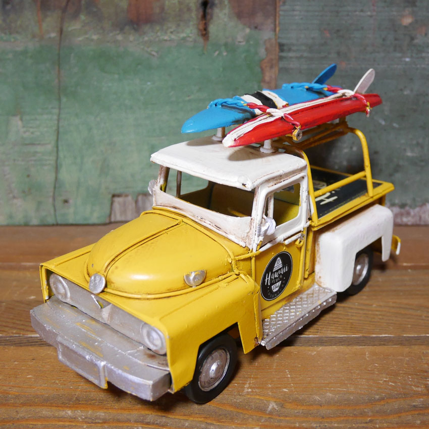 ノスタルジックデコ ピックアップサーフ イエロー ブリキのおもちゃ インテリア サーフトラック ブリキ製自動車 アメリカン雑貨の画像