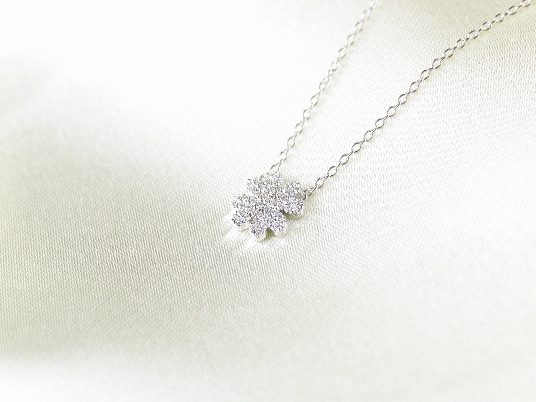 fourheartclover necklace k18wg/diamond(フォーハートクローバー ネックレス k18ホワイトゴールド/ダイア)の画像