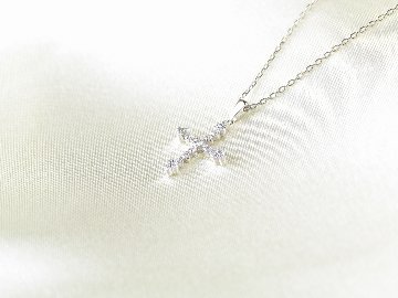 sexyround D cross necklace k18wg/diamond(セクシーラウンド D クロス ネックレス k18ホワイトゴールド/ダイア)の画像