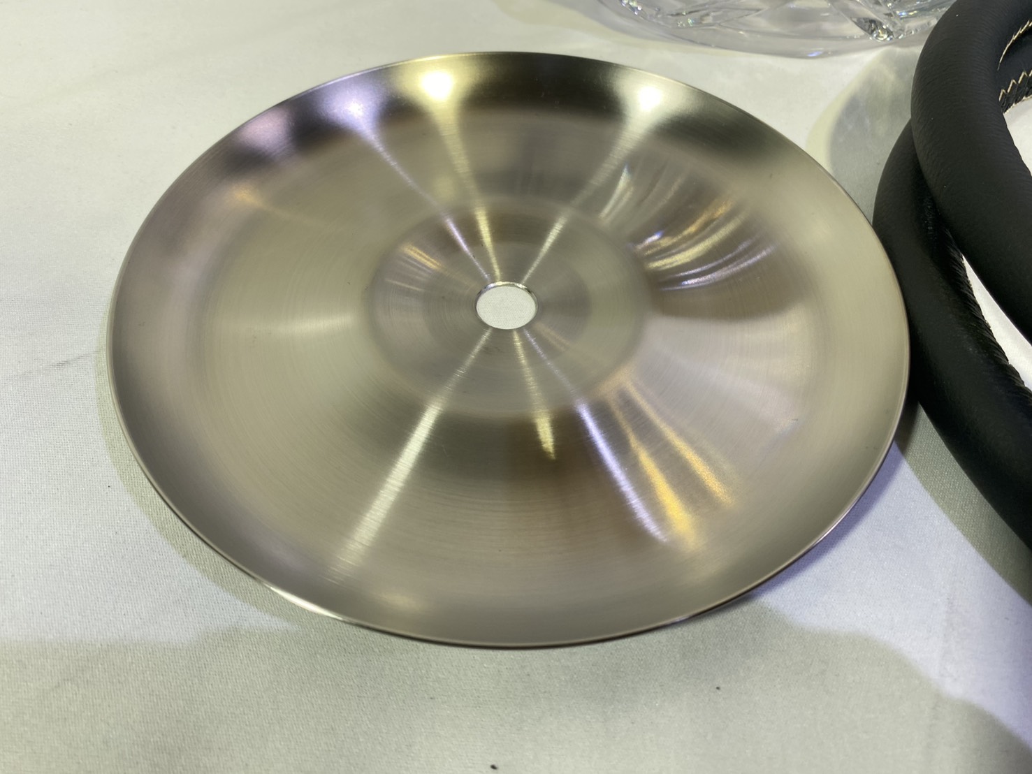 Wookah 24K Gold-Plated White NOX Body / Olives Vase / Black Hose Complete Setの画像