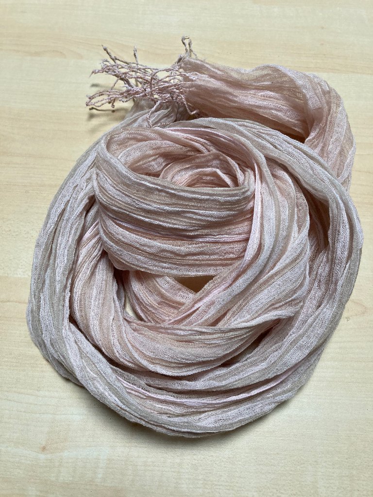 椿の花染め・シルク混ストールの画像