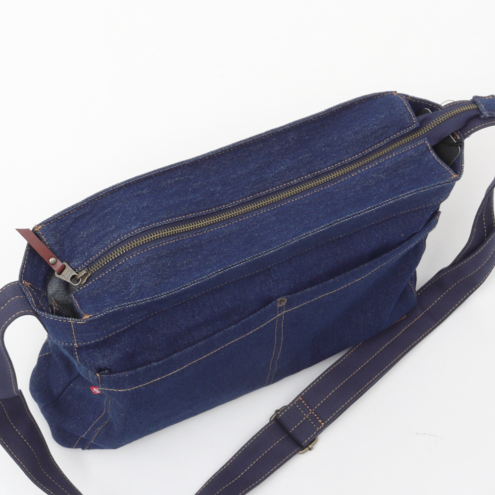 リーバイス LEVI'S 002GV-0001 メッセンジャーバッグ デニム生地 調節可能 の画像