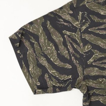 アルファインダストリーズ Alpha Industries SS TIGER CAMO RELAXED CAMP 797-6123001 384）TIGER CAMO レーヨン100％ タイガーカモの画像