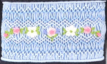【ネット限定】フリースマフラー スモッキング刺繡 パステルブルー画像