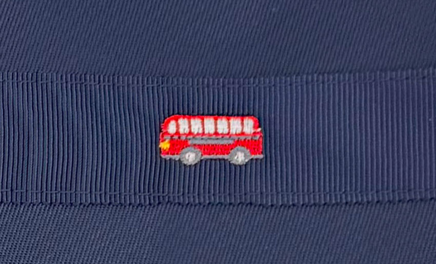 ナイロン製マチ付きレッスンバッグ　ワンポイント刺繍 B4サイズの画像