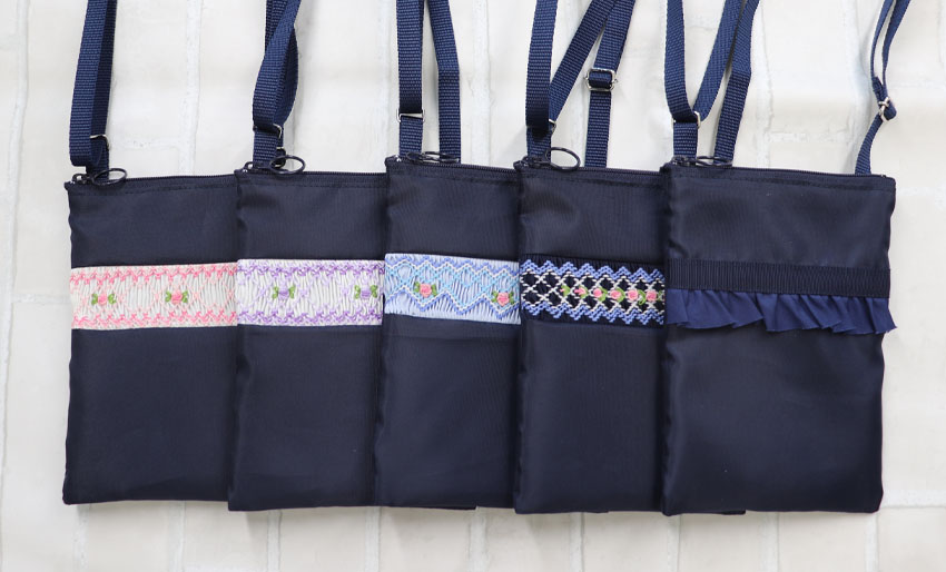 斜め掛け　ショルダーバッグ　(ポシェット）スモッキング刺繍　の画像