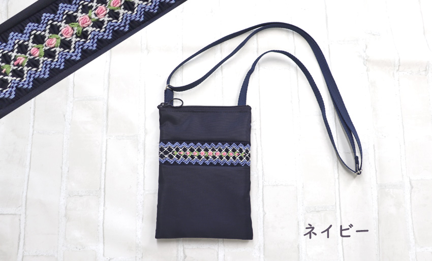 斜め掛け　ショルダーバッグ　(ポシェット）スモッキング刺繍　の画像