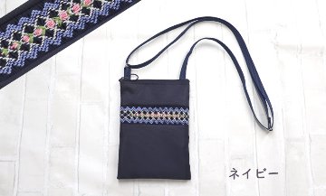 斜め掛け　ショルダーバッグ　(ポシェット）スモッキング刺繍　の画像