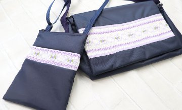 斜め掛け　ショルダーバッグ　(ポシェット）スモッキング刺繍　の画像