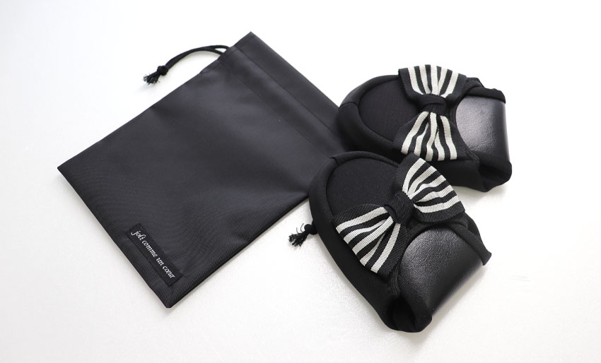 【新デザイン入荷】　ストライプリボン 携帯スリッパ　黒（専用巾着付き）2サイズ展開　23cm～25cmの画像
