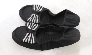 【新デザイン入荷】　ストライプリボン 携帯スリッパ　黒（専用巾着付き）2サイズ展開　23cm～25cmの画像