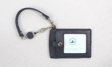 【ワケあり品のため50％OFF】リールストラップ付き 牛革製パスケース　紺無地(両面タイプ)　の画像