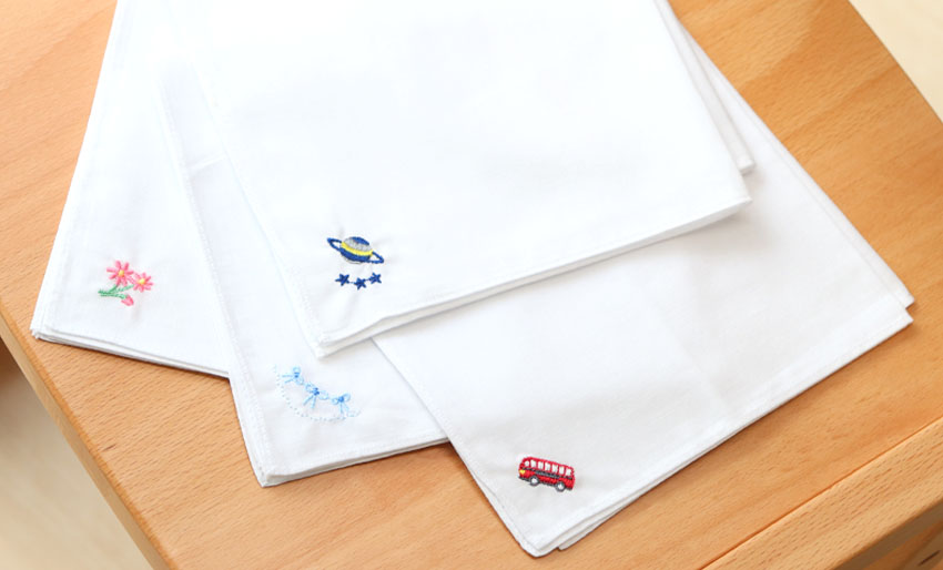 【ワケあり品のため50％OFF】刺繍入り綿ハンカチ の画像