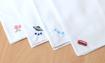 【ワケあり品のため50％OFF】刺繍入り綿ハンカチ の画像