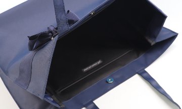 【お受験バッグ】 横型トートバッグ(リボンブローチ付き)｜紺無地｜自立型｜B4サイズ｜の画像