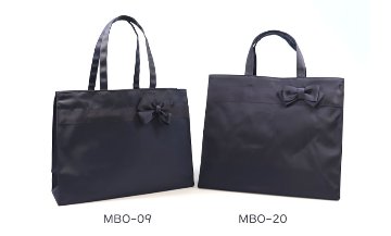 【お受験バッグ】 横型トートバッグ(リボンブローチ付き)｜紺無地｜自立型｜B4サイズ｜の画像