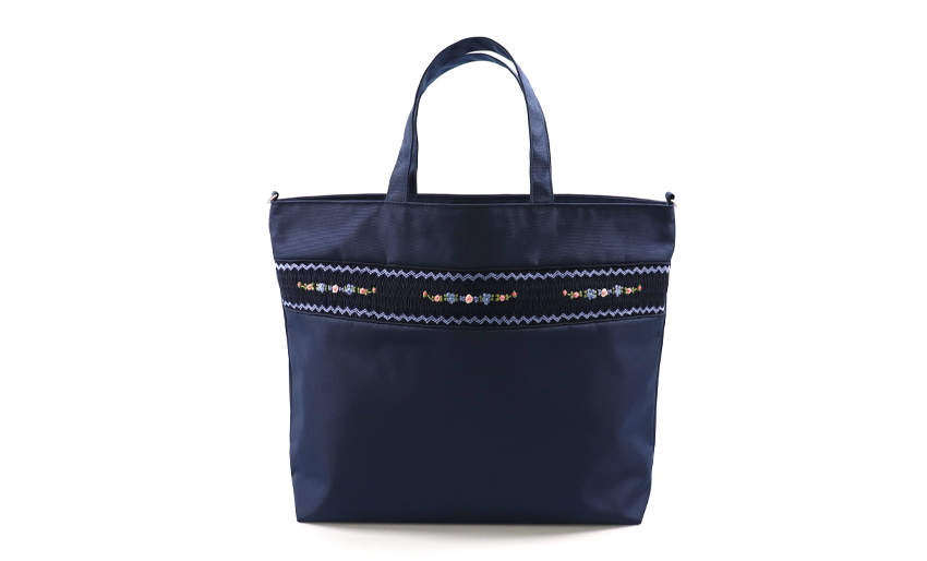 【訳アリ品20％OFF】スモッキング刺繍 自立型ファスナー付きレッスンバッグ｜B4サイズ｜日本製｜ お花の画像