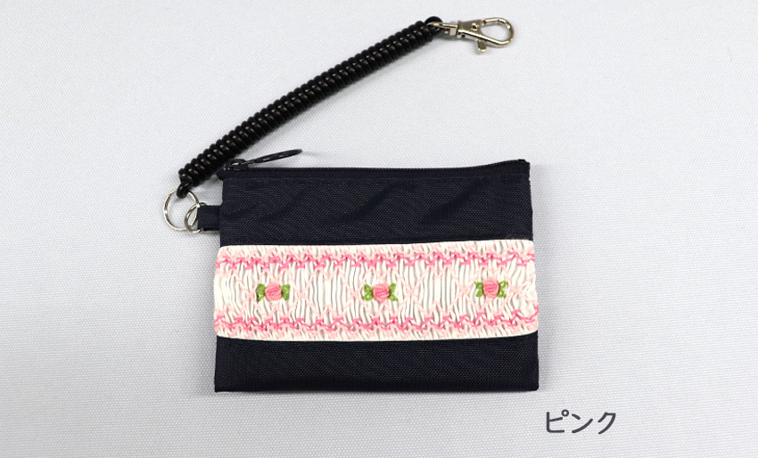 【ネット限定】スモッキング刺繍入り ナイロン製パスケース ｜小銭入れ付きの画像