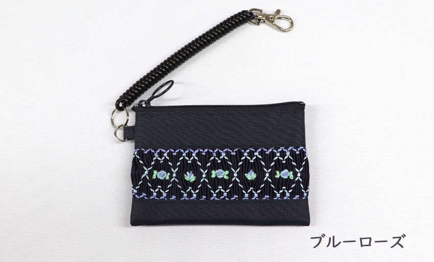 【ネット限定】スモッキング刺繍入り ナイロン製パスケース ｜小銭入れ付きの画像