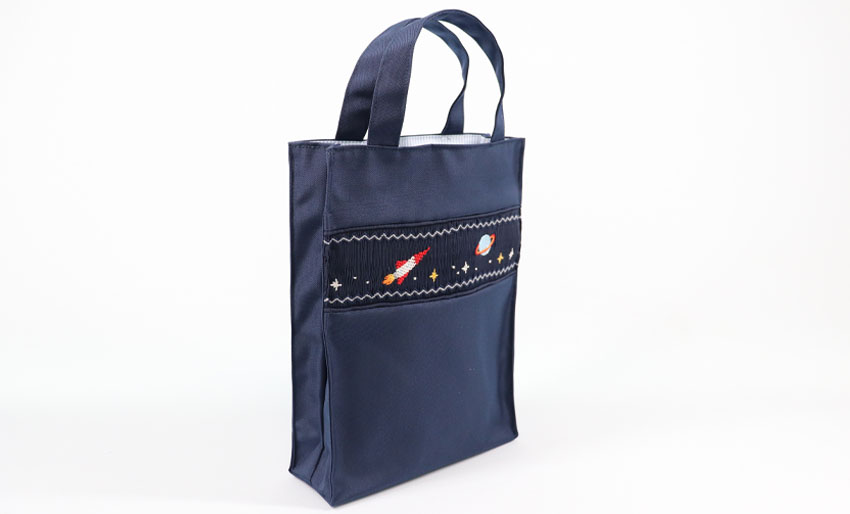 【訳アリ品20％OFF】自立型スモッキング刺繍入りシューズバッグ｜宇宙｜2本持ち手付きの画像