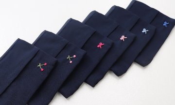 【本店限定】ワンポイント手刺繍 ファスナー付き ティッシュケース 紺｜ハンドメイド の画像