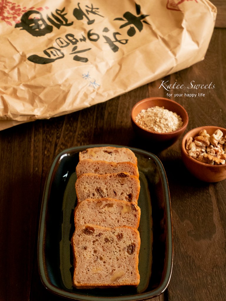 レーズンと胡桃の玄米食パンの画像