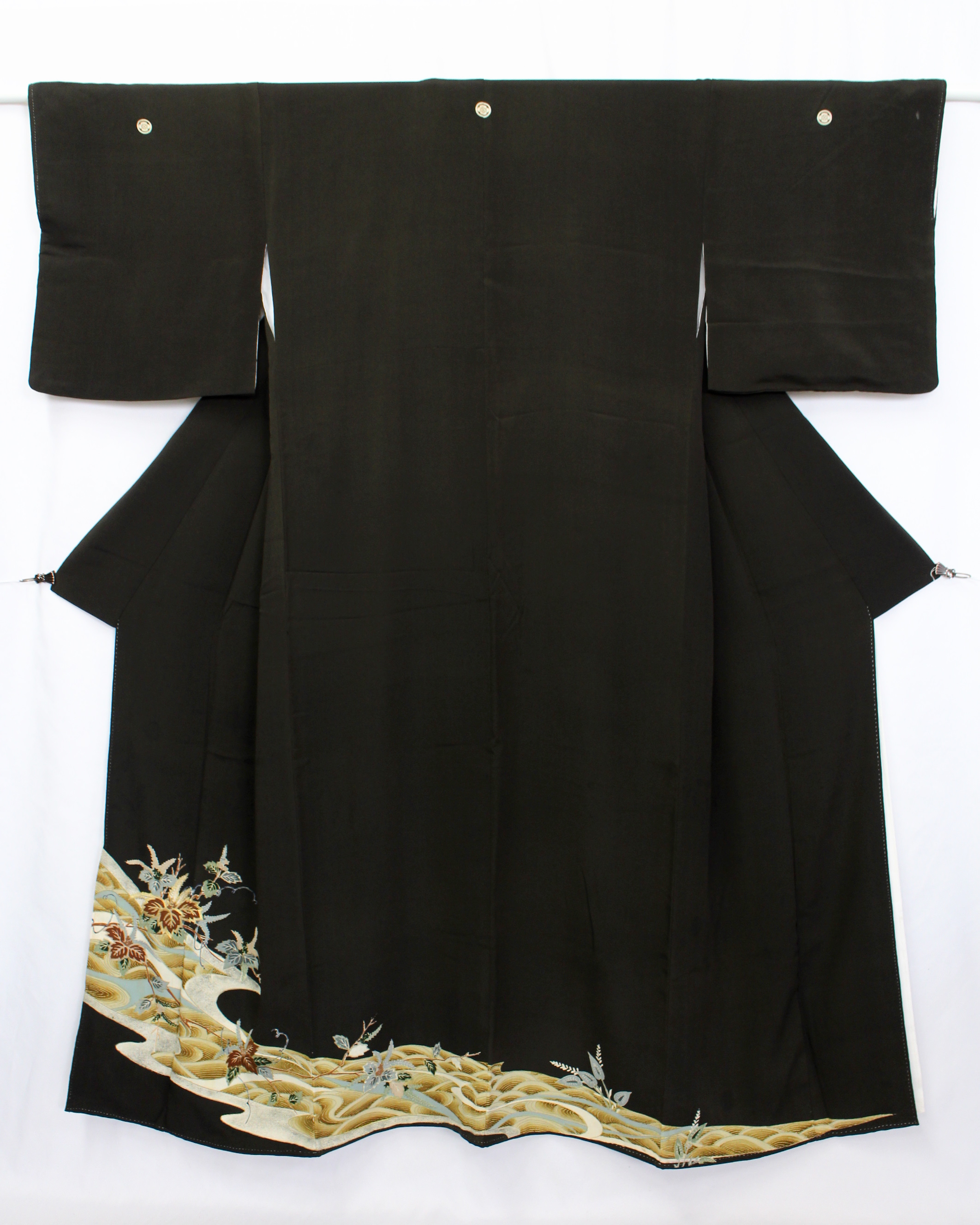 【古着物】流水花柄黒留袖の画像