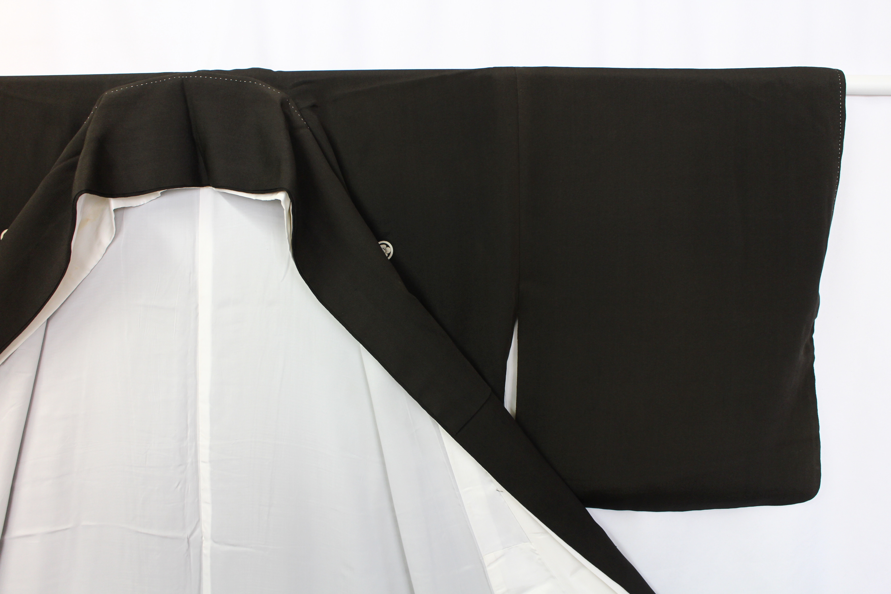 【古着物】流水花柄黒留袖の画像