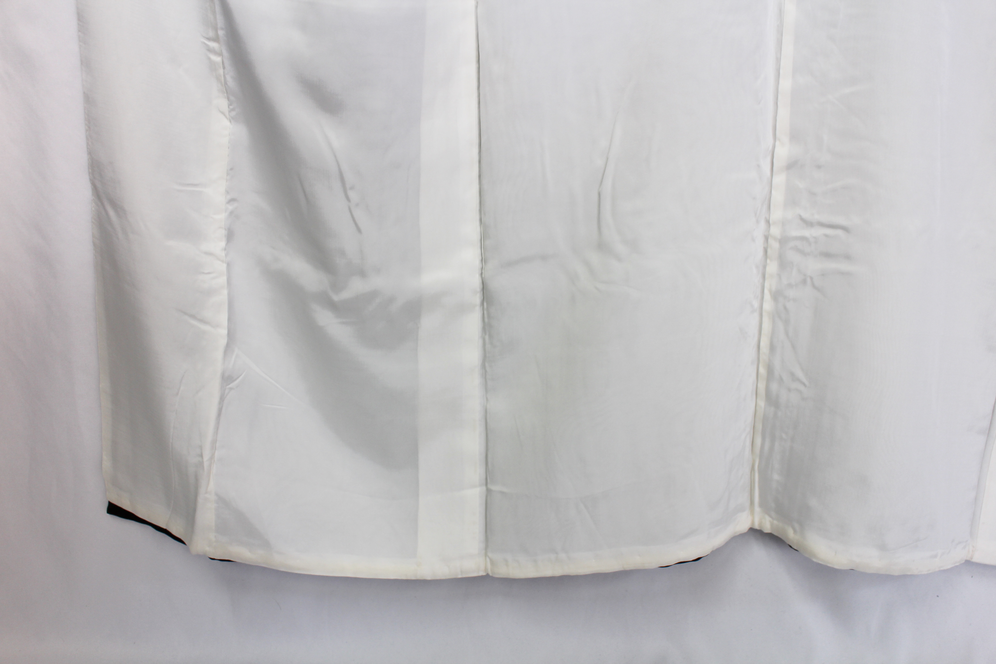 【古着物】流水花柄黒留袖の画像