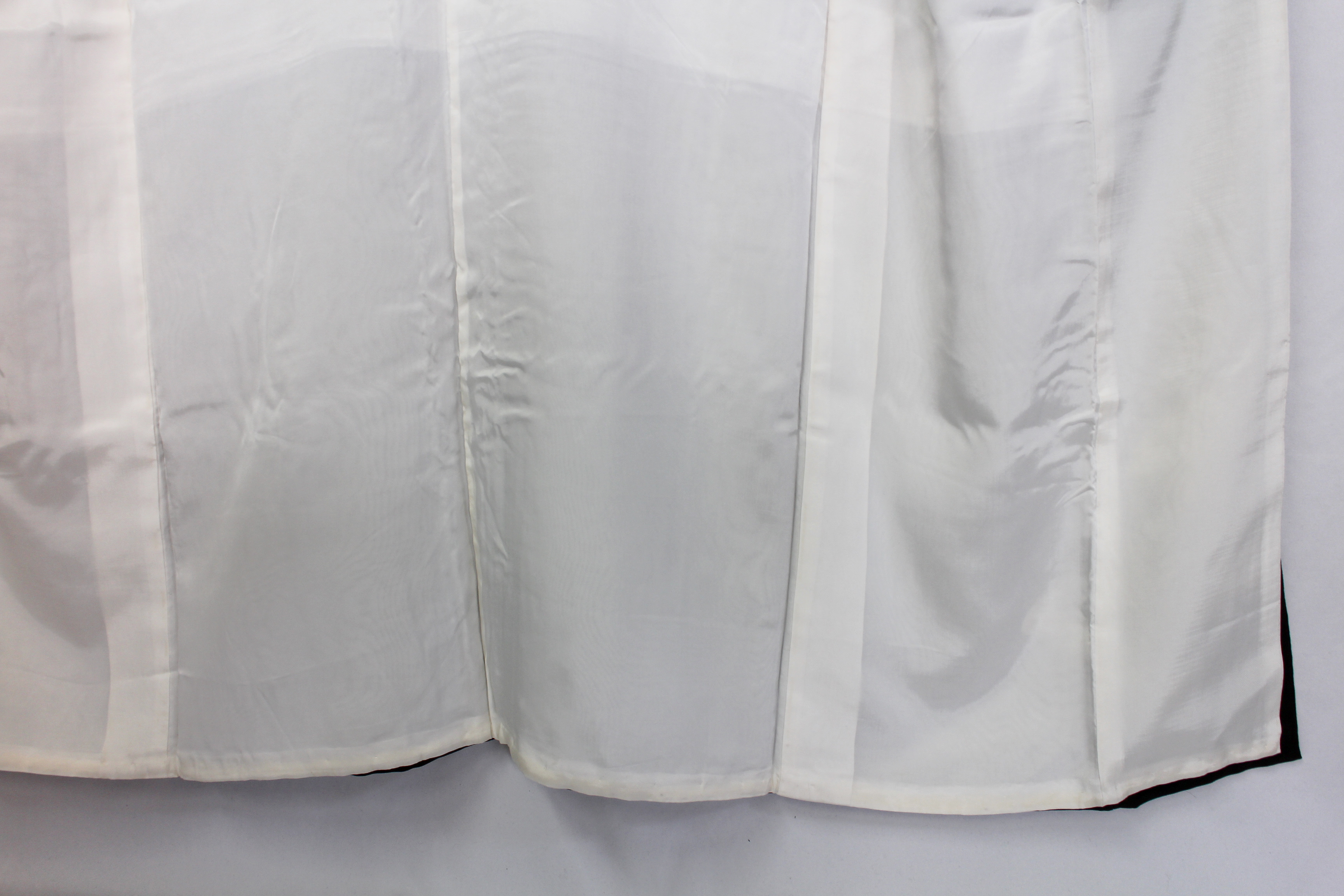 【古着物】流水花柄黒留袖の画像