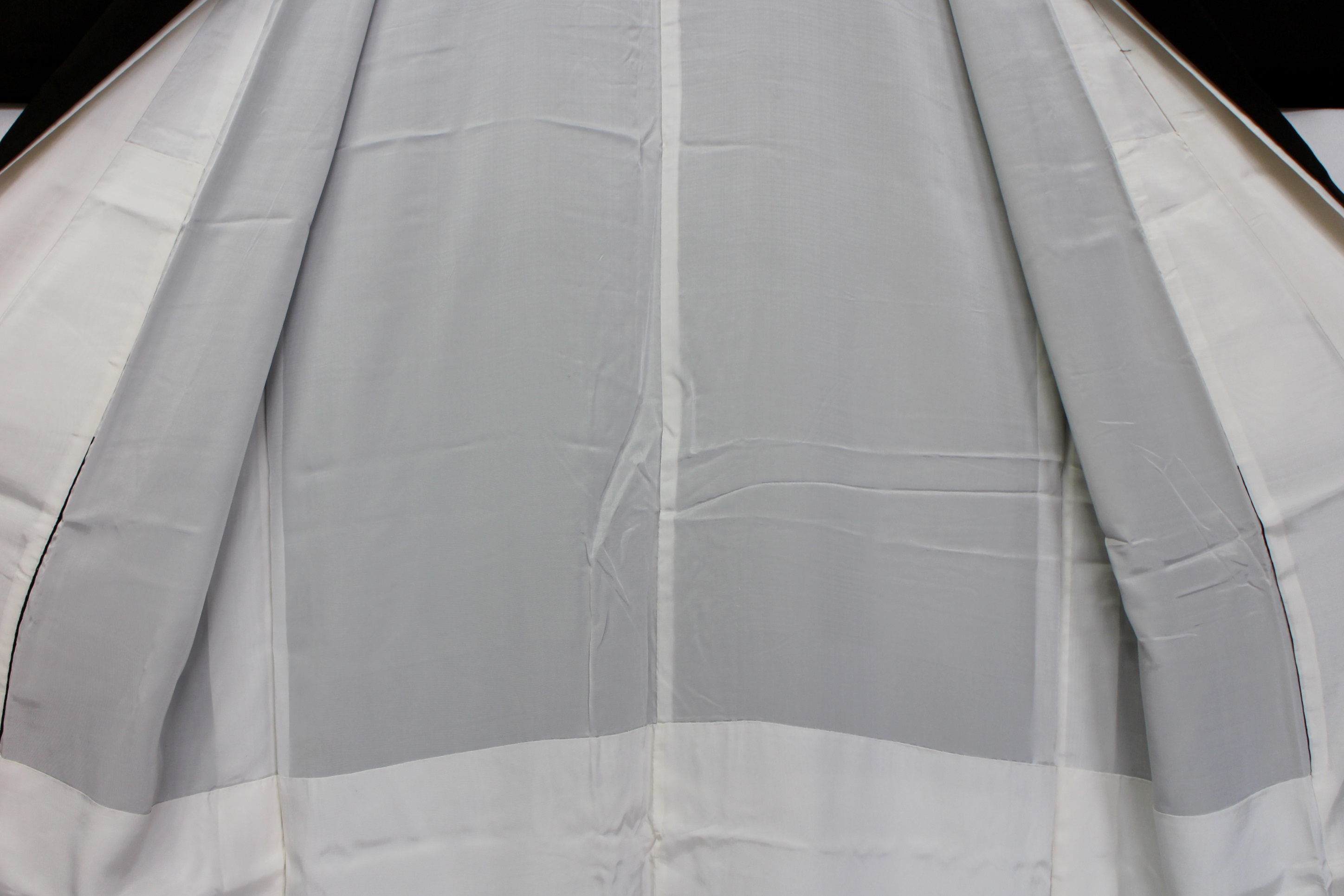 【古着物】流水花柄黒留袖の画像