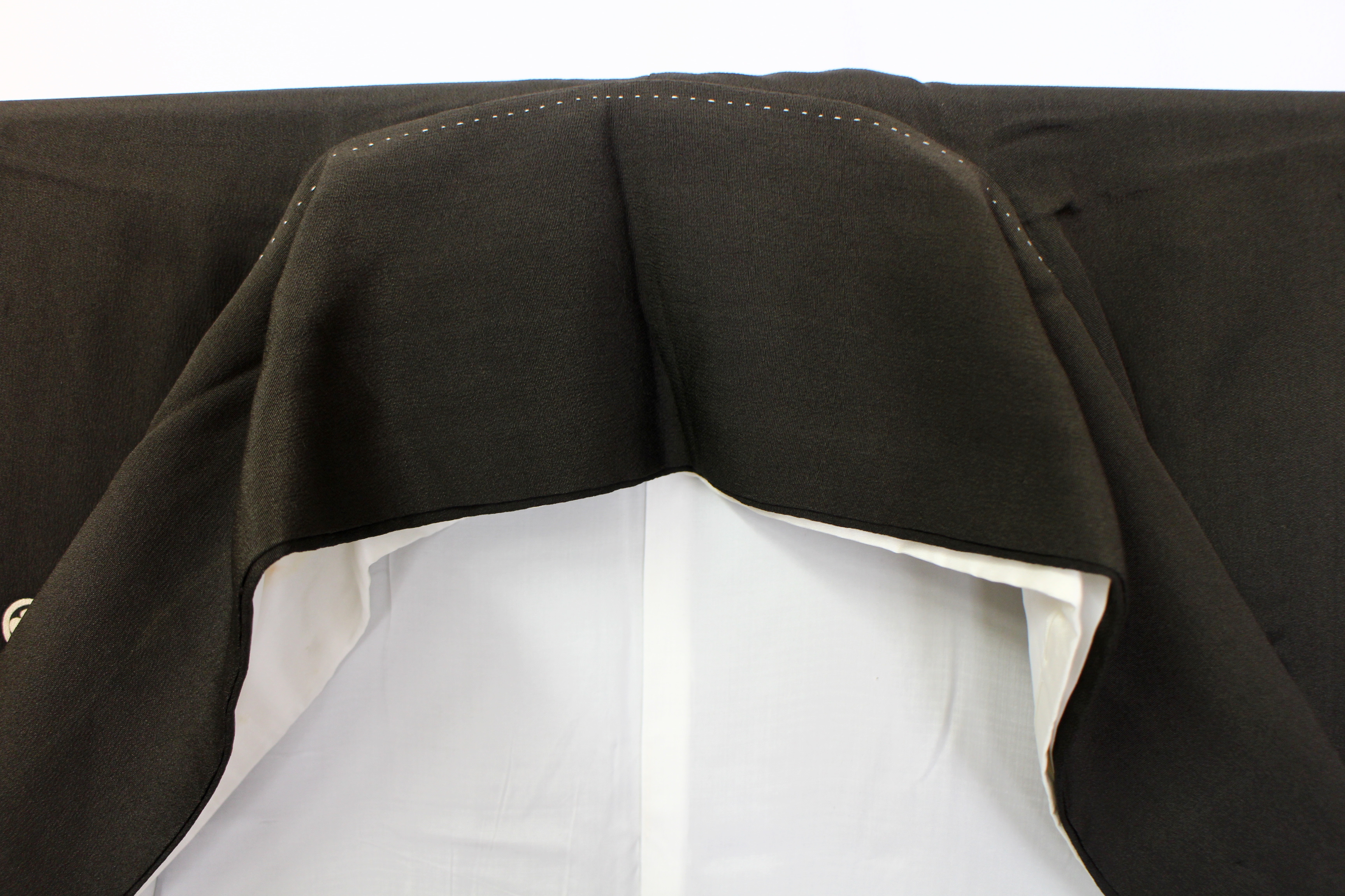 【古着物】流水花柄黒留袖の画像