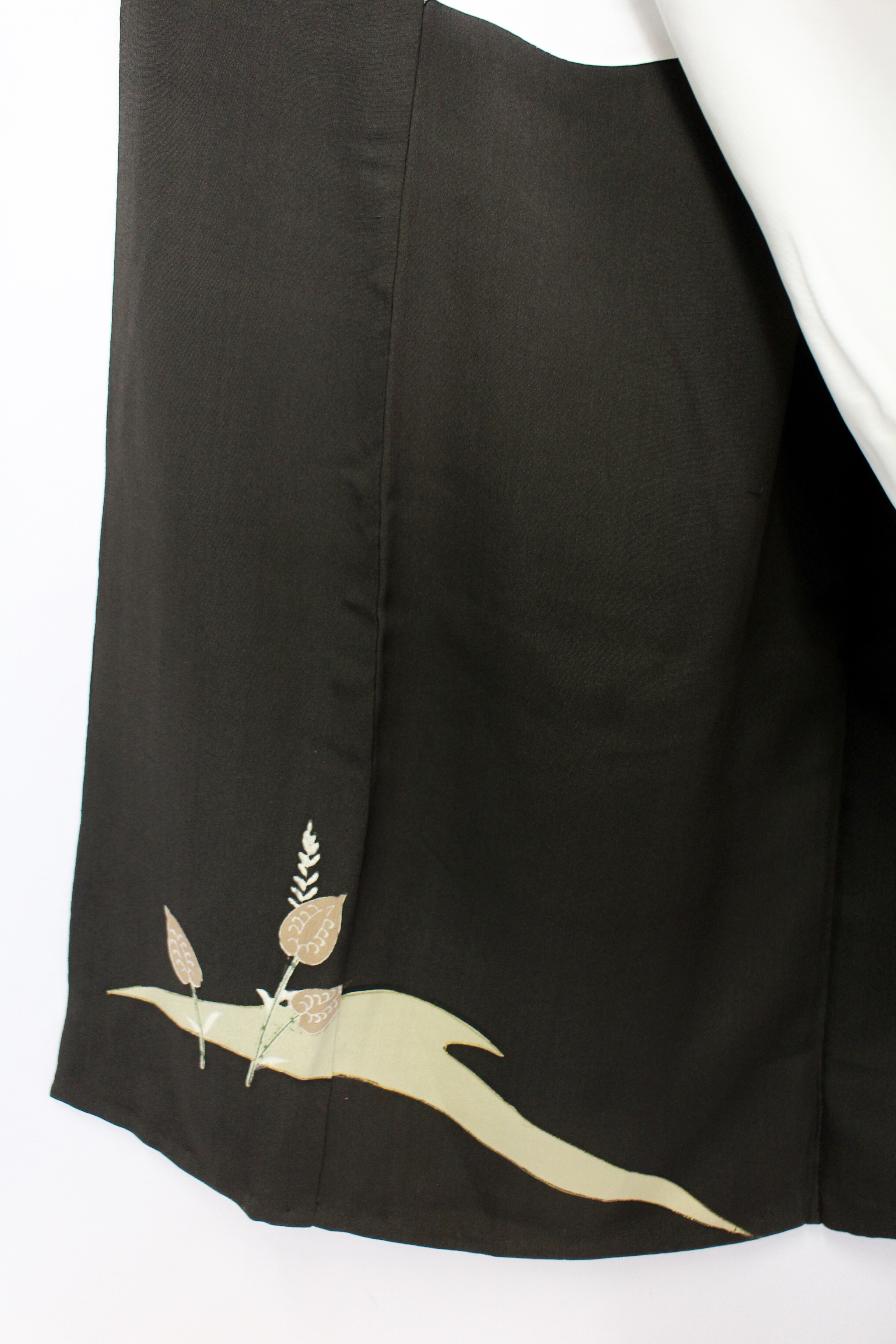 【古着物】流水花柄黒留袖の画像