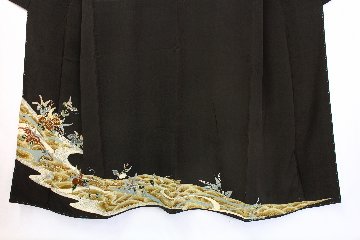 【古着物】流水花柄黒留袖の画像