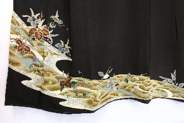【古着物】流水花柄黒留袖の画像