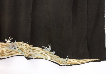 【古着物】流水花柄黒留袖の画像