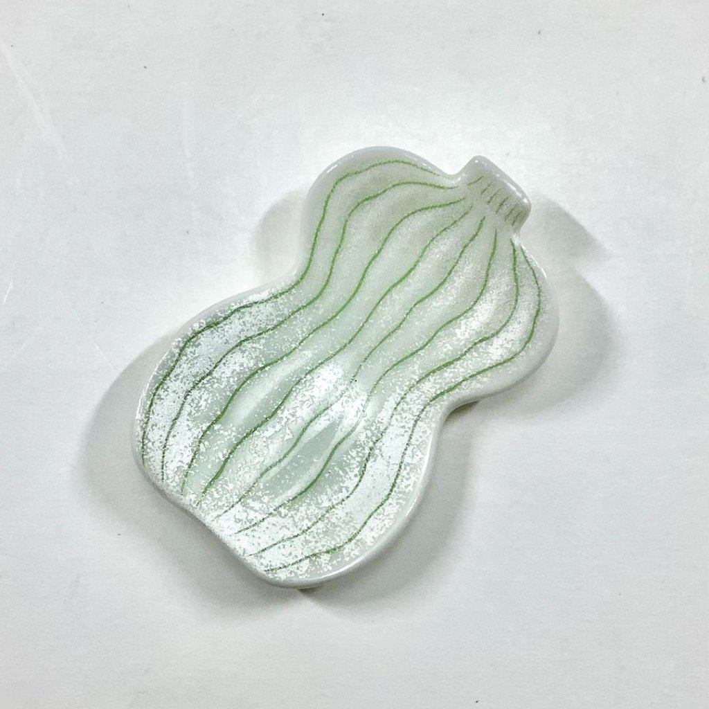 錦銀叩筋入瓢形箸置の画像