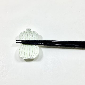 錦銀叩筋入瓢形箸置の画像