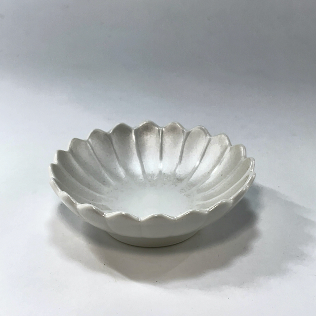 錦銀彩雪衣菊形千代口　8.6㎝の画像