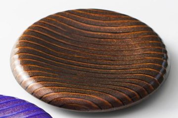 錦べっ甲釉紅光彩筋彫り渕下り六寸皿　18㎝の画像