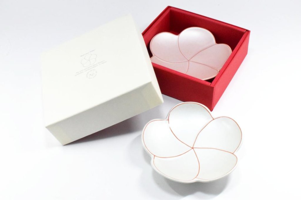 捻り梅　紅白　ペア　小銘々皿　12㎝　ギフト箱入りの画像