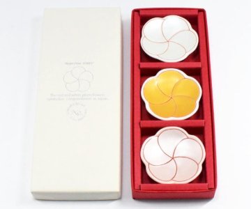 言祝ぐ器_KOTOHOGU UTSUWA/捻り梅_twisted ume fruit｜幸楽窯 Kouraku Kiln