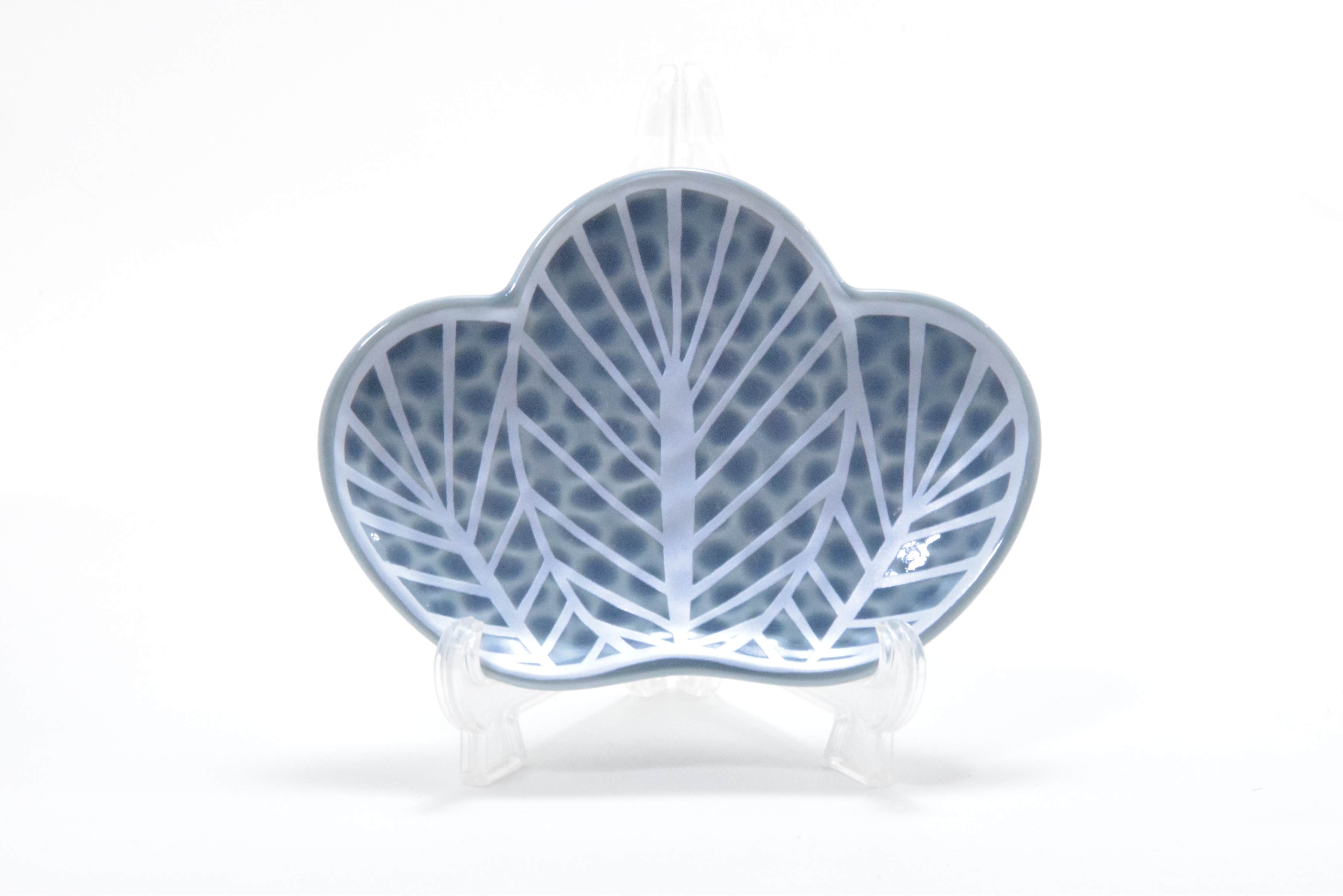 青鈍釉松葉形銘々皿　13㎝の画像