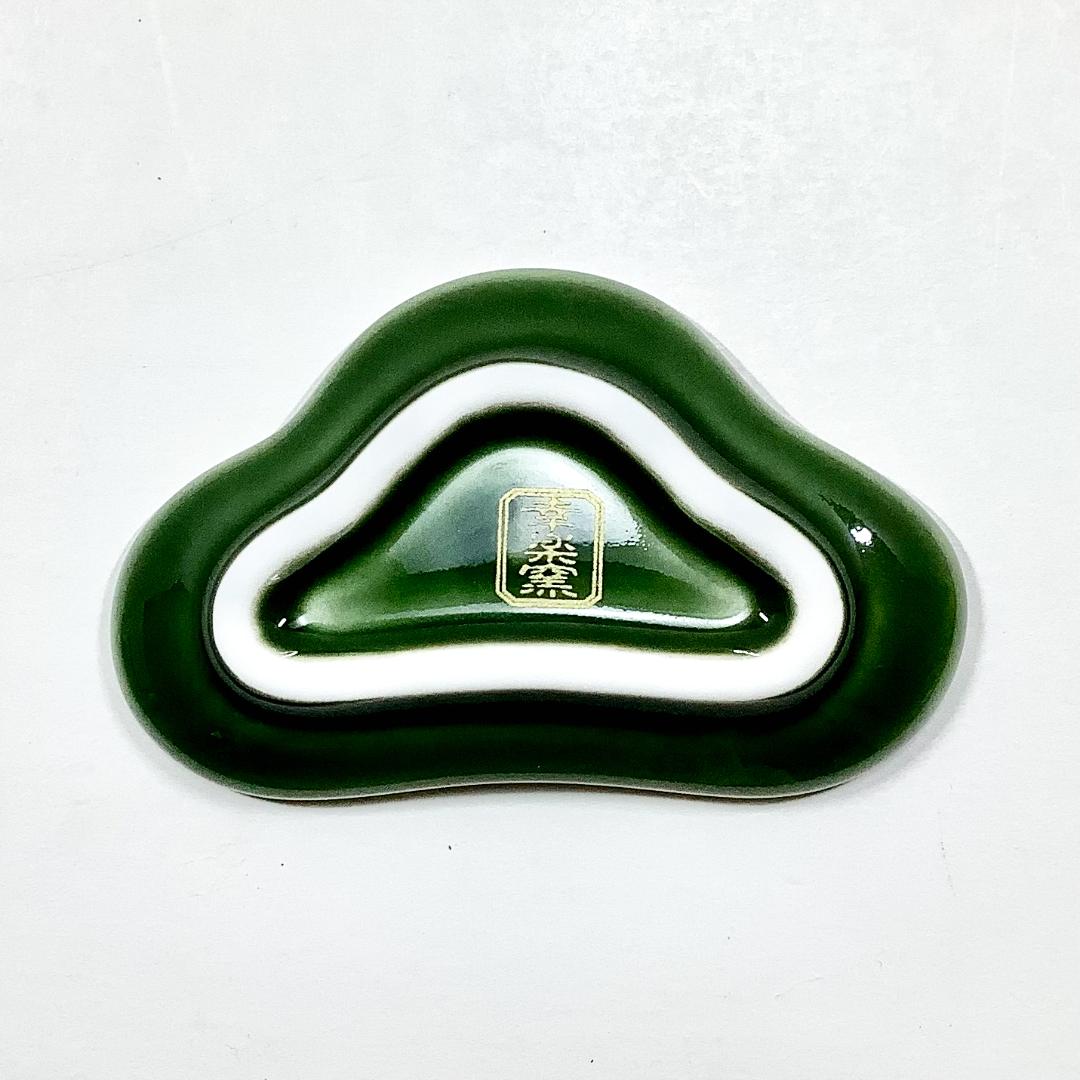 錦茶緑銀松葉形箸置の画像