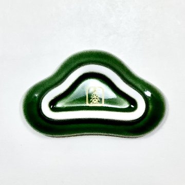 錦茶緑金松葉形箸置の画像